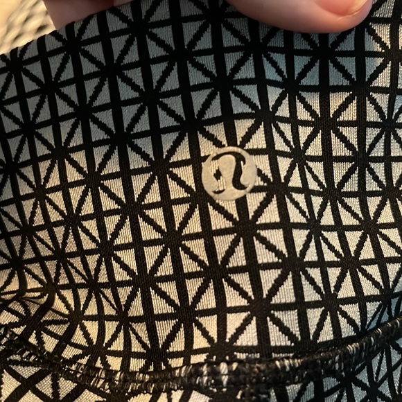 Lululemon Size 8 Wunder Unders - Picture 7 of 11